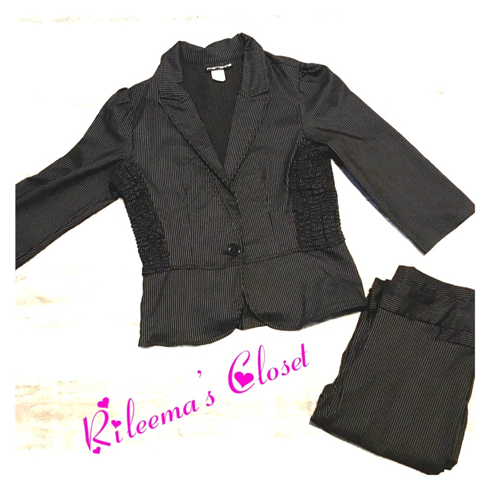🔥CLEARANCE 🔥🌸Marianne Women Suit NWOT